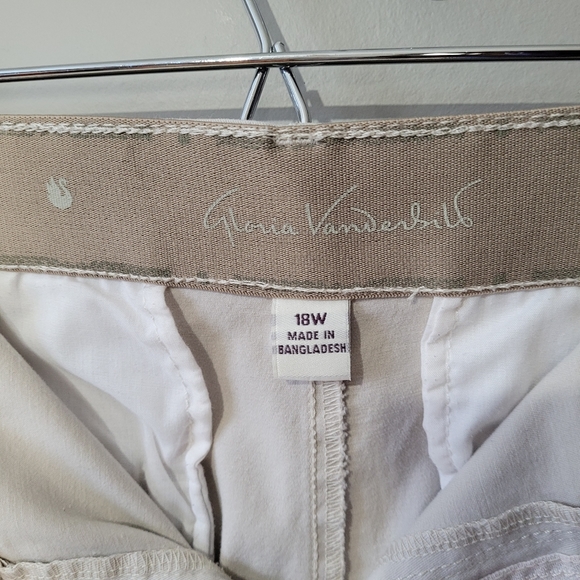 Gloria Vanderbilt 3/4 chino capri pants - Picture 6 of 7